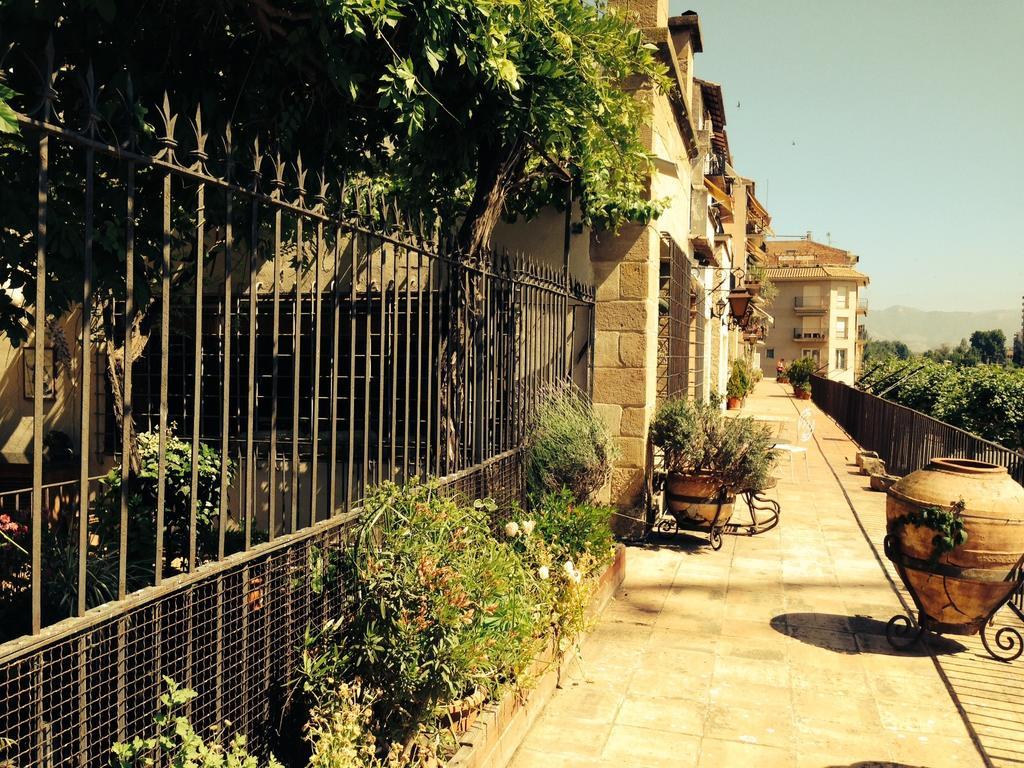 Lo Palauet De La Muralla Balaguer Rum bild
